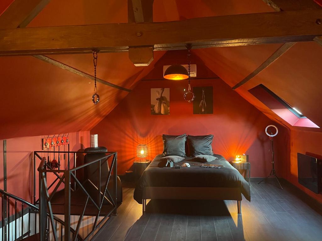 Postel nebo postele na pokoji v ubytování Love Room SPA l'impertinente