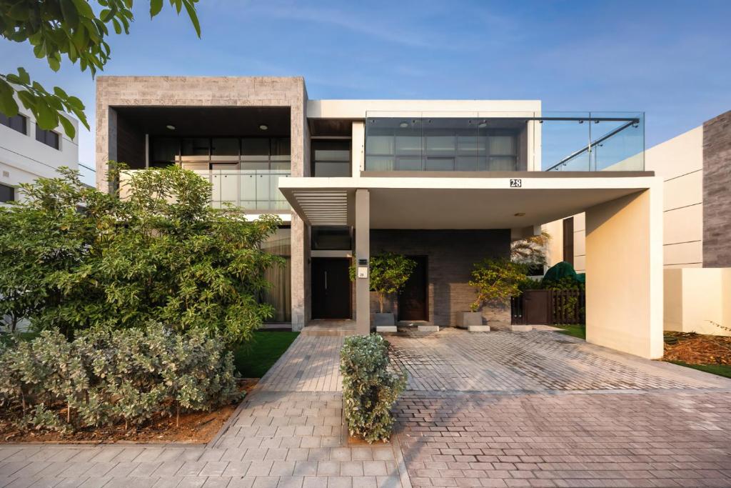 Fotografie z fotogalerie ubytování Damac Hills - Villa with Golf Course and Lake View v Dubaji
