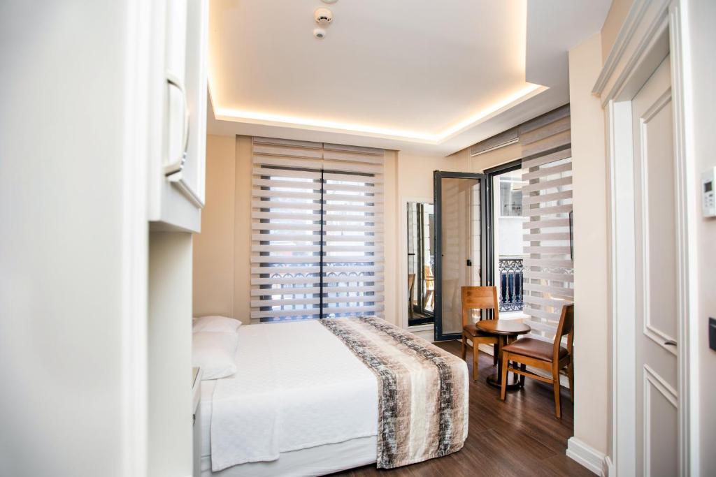 Postel nebo postele na pokoji v ubytování Opatija Hotel