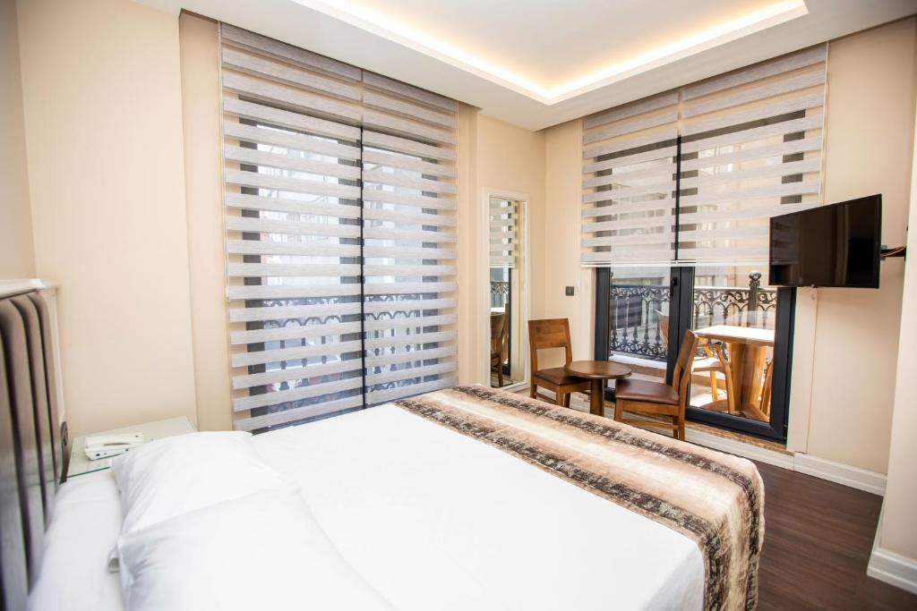 Postel nebo postele na pokoji v ubytování Opatija Hotel