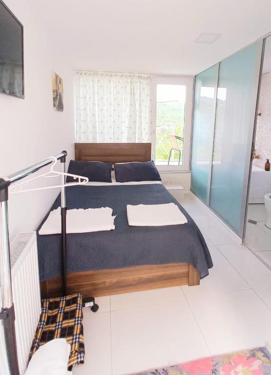 Postel nebo postele na pokoji v ubytování Sighnaghi Art Hotel