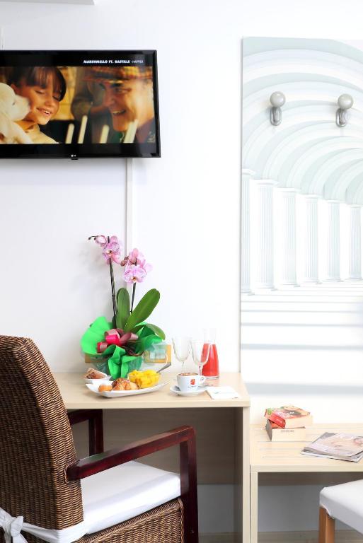 A television and/or entertainment centre at Hotel Anapaya