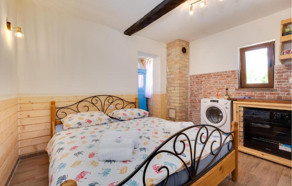 Pet Friendly Home In Martinska Ves - Casa De Vacaciones De Un Dormitorio