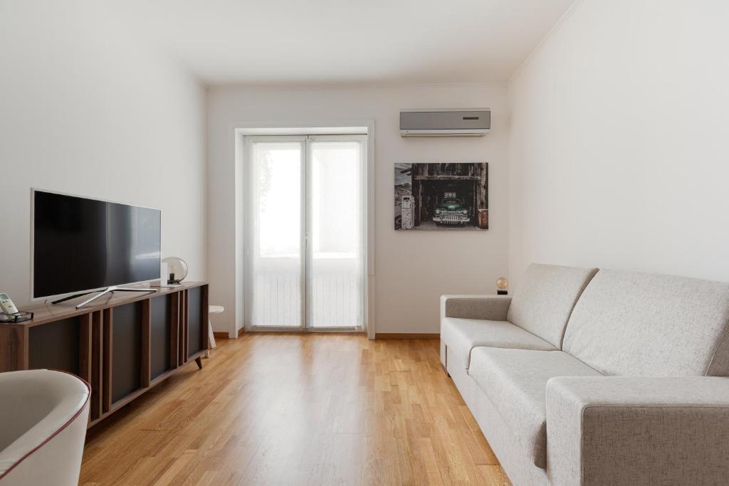 GuestHost - Domodossola M5 Modern Apartment
