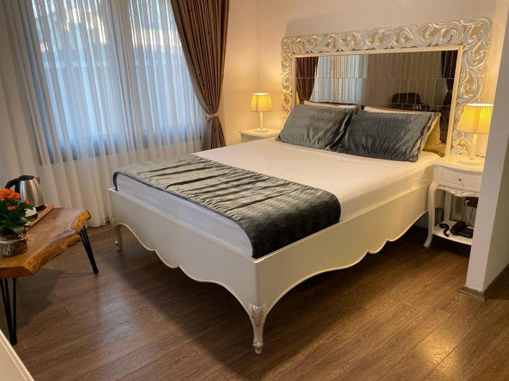 Pandora Hotel - 