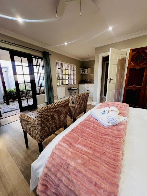 Sir Roys Guest House - Triple Room