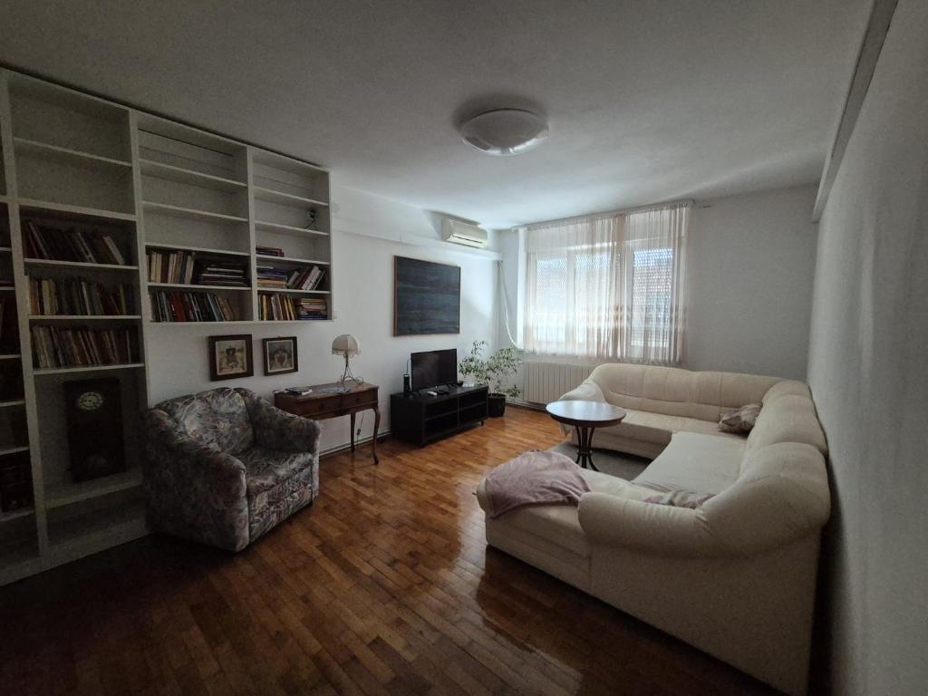 Posedenie v ubytovaní Apartman Mislav. Udoban apartman u centru grada.