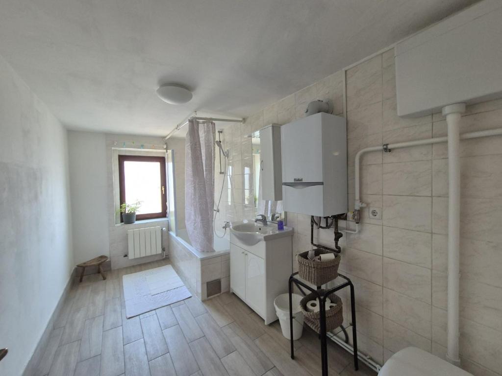 Kúpeľňa v ubytovaní Apartman Mislav. Udoban apartman u centru grada.