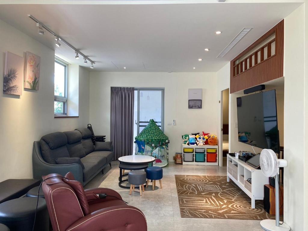 Uma televisão e/ou sistema de entretenimento em Danny's Home