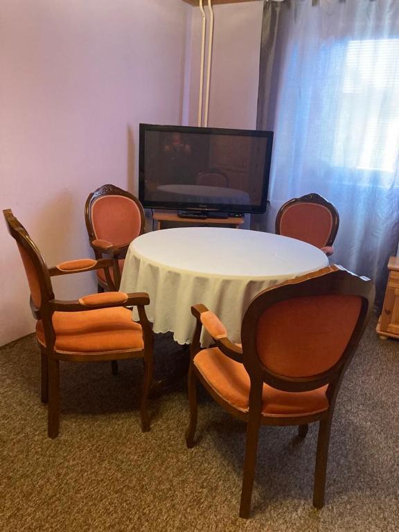 TV a/nebo společenská místnost v ubytování Privát U Mara