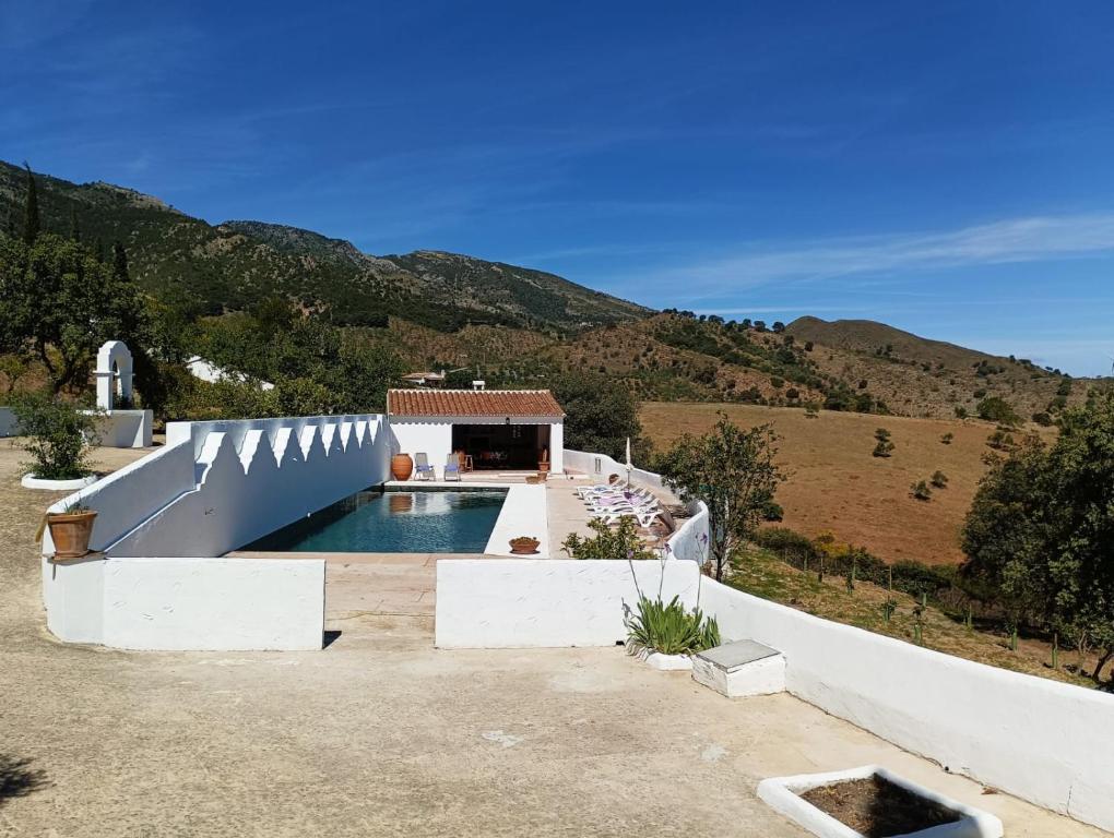 Swimmingpoolen hos eller tæt på Los Alcornoquillos