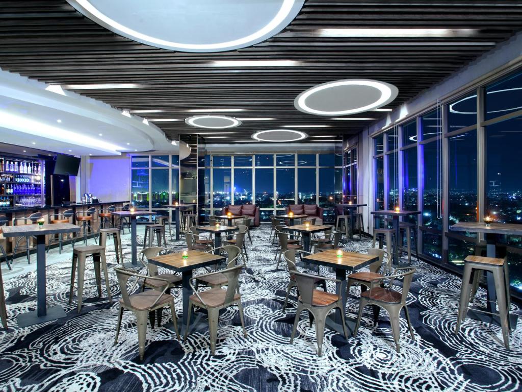 Restaurace v ubytování Platinum Hotel Tunjungan Surabaya