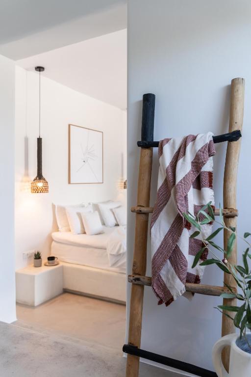 Postel nebo postele na pokoji v ubytování Rocabella Santorini Hotel & Spa