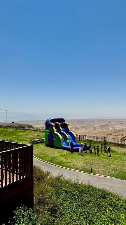 Večerní zábavní program pro hosty v ubytování Roxon Desert Arad