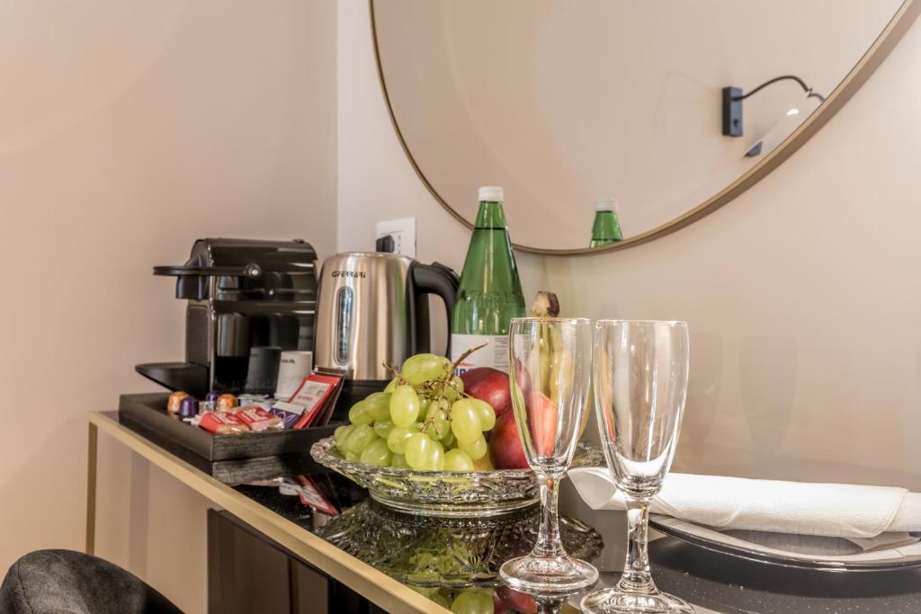 Guest room at Queen of Rome Luxury Rooms