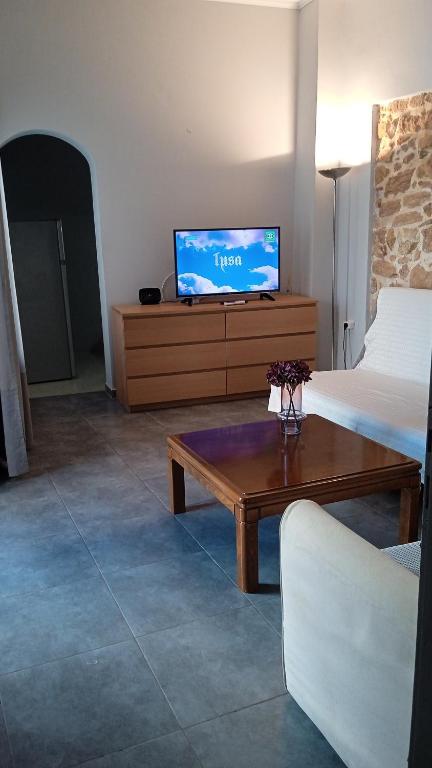 Comfy Apartment Athens Airport - Apartment - Ground Floor