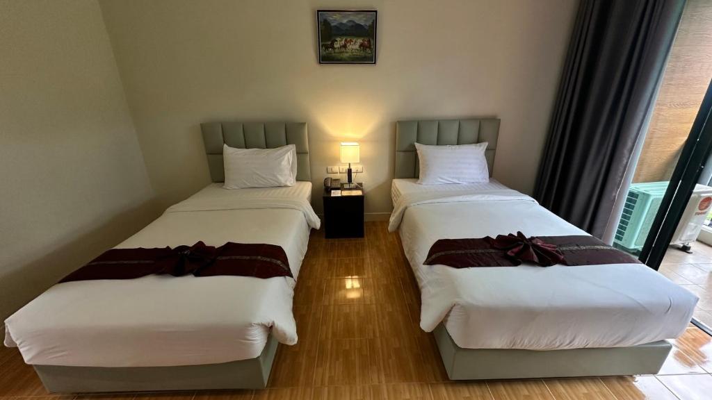 Postel nebo postele na pokoji v ubytování Chainarai Riverside - SHA Plus Certified