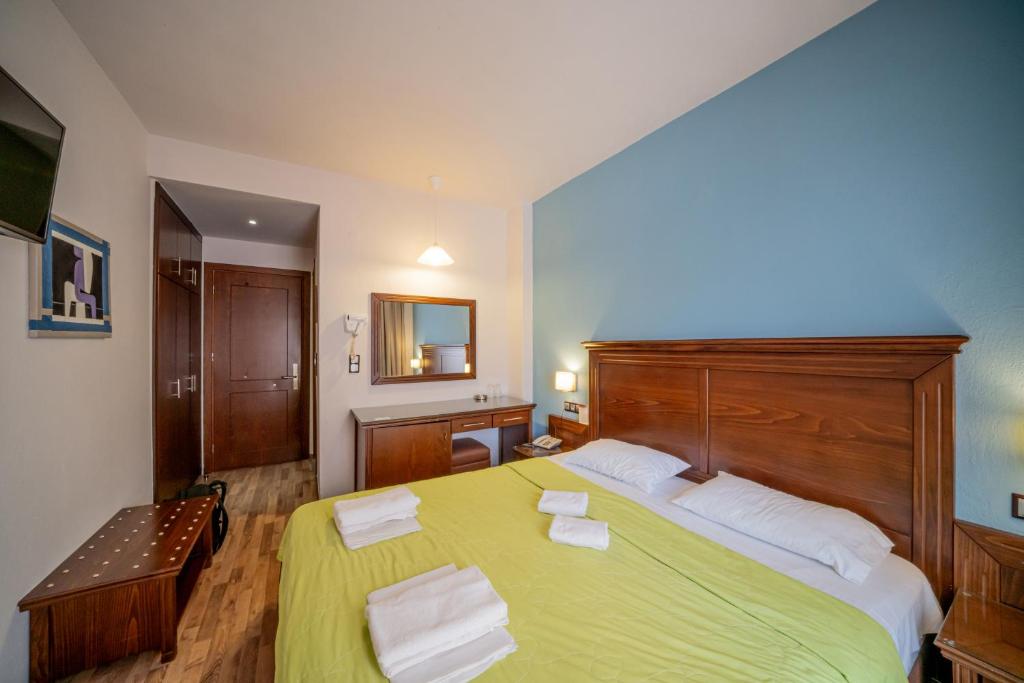 Postel nebo postele na pokoji v ubytování Hotel Olympion