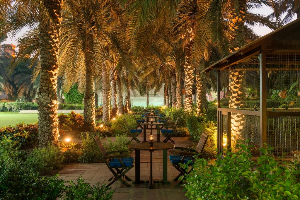 Zahrada ubytování Coral Beach Resort Sharjah