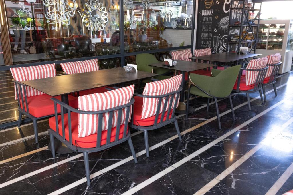 A seating area at Star City Hotel