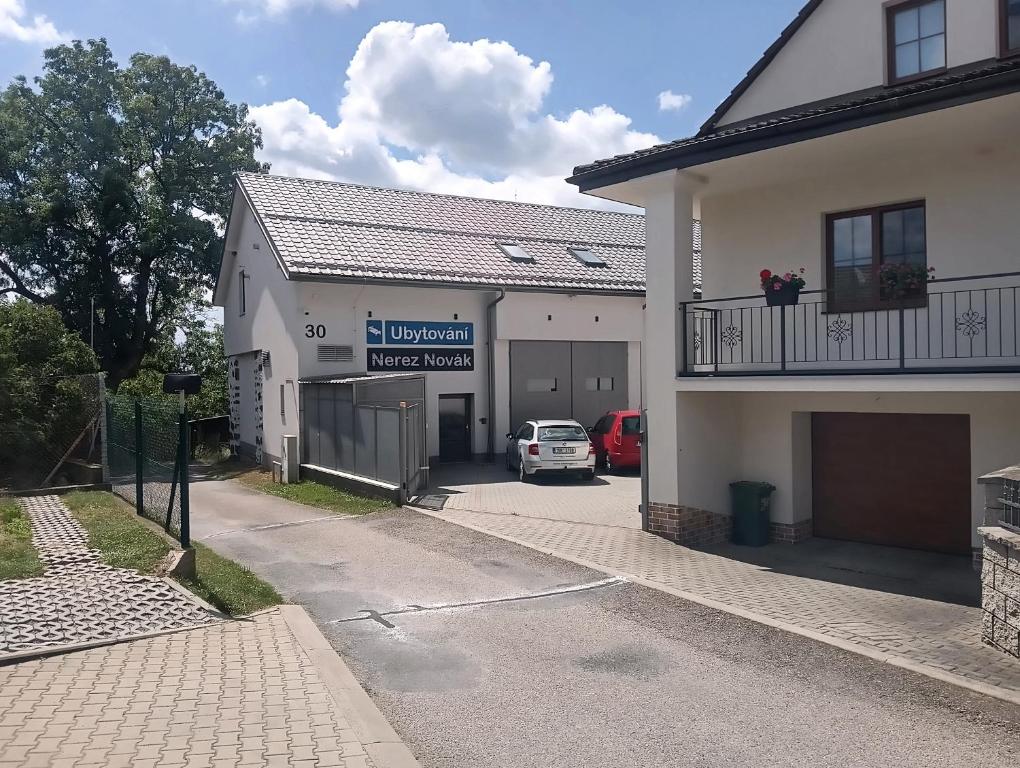 Budova, kde se ubytování v soukromí nachází