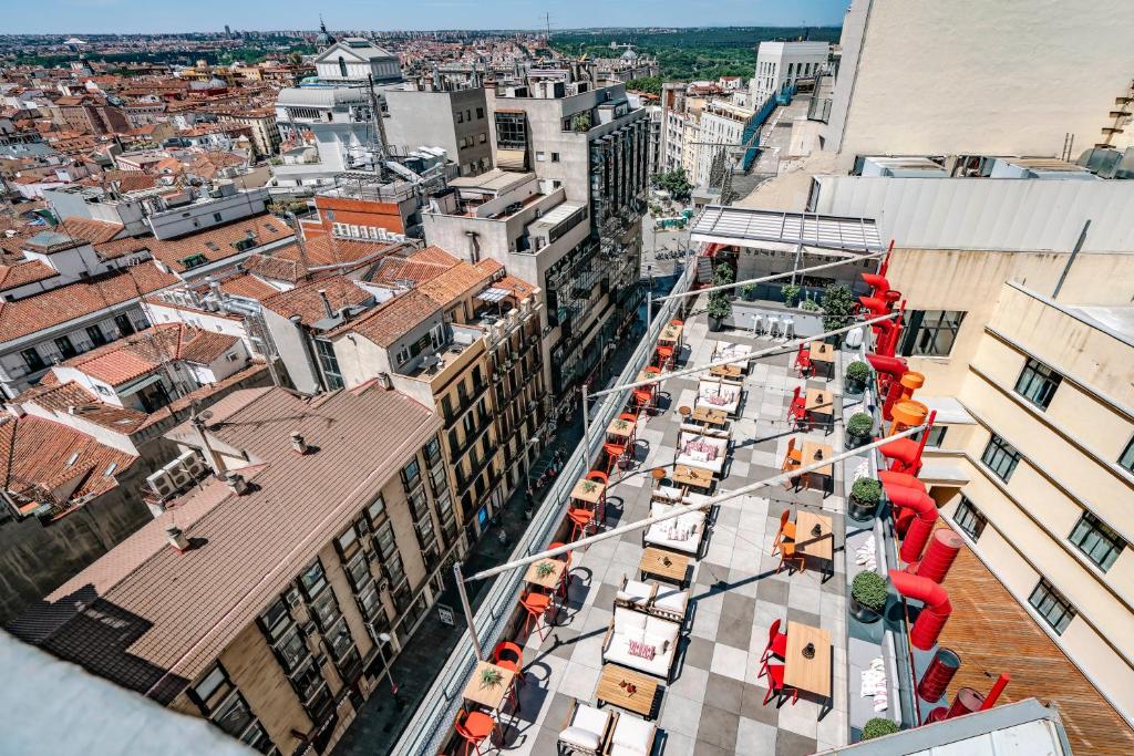 Nespecifikovaný výhled na destinaci Madrid nebo výhled na město při pohledu z hotelu