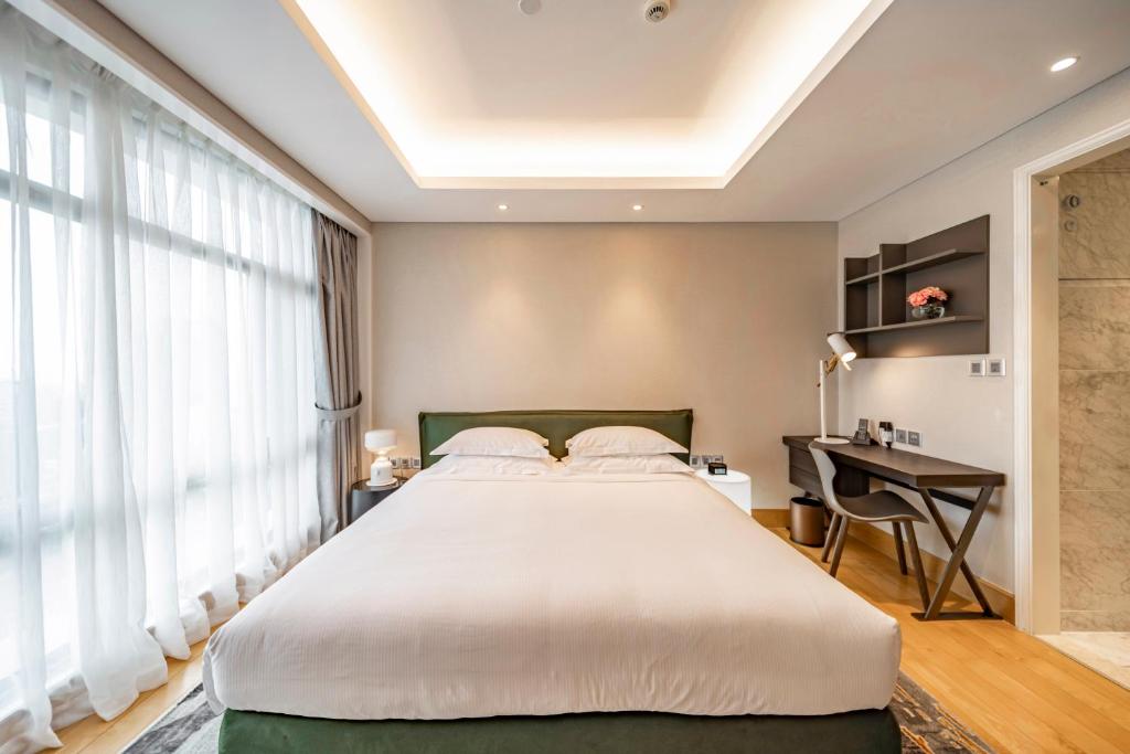 Postel nebo postele na pokoji v ubytování Sherwood Suites