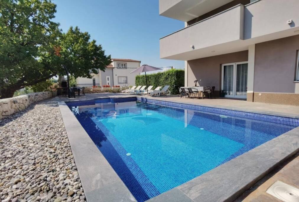 Fotografia z galérie ubytovania Villa Marija with private heated pool v destinácii Podstrana