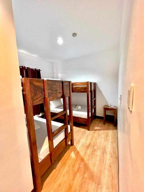 Postel nebo postele na pokoji v ubytování Sonora's Inn, Coron