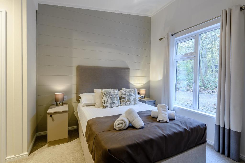 Best Western Plus Kenwick Park Hotel - Three-Bedroom Lodge With Three Double Beds - Non-Smoking