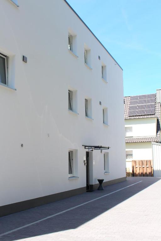 Großes Apartment mit Küche, Dusche, Badewanne, Balkon, Parkplatz vor dem Haus, ruhig gelegen, ADA4 - 15