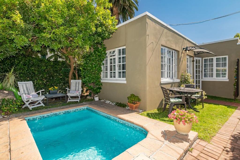 Suburban bliss with Wifi and plunge pool - Housity