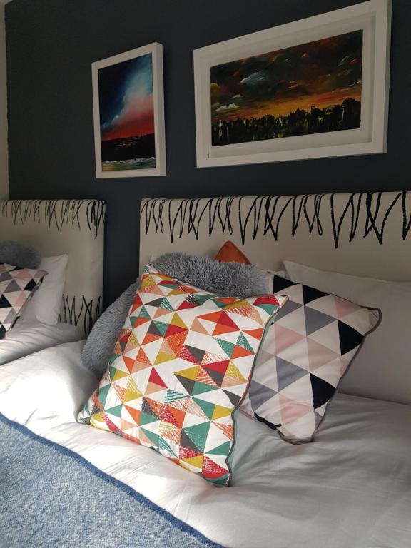 Postel nebo postele na pokoji v ubytování Annaharvey Farm B&B