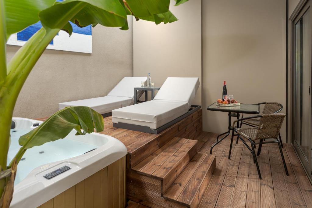 Royal Gold City Suites by Omilos Hotels - Resim 17