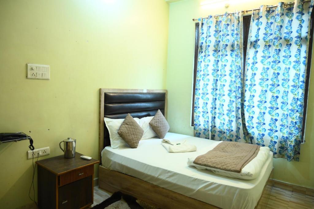 Postel nebo postele na pokoji v ubytování Rameshwaram Guest House