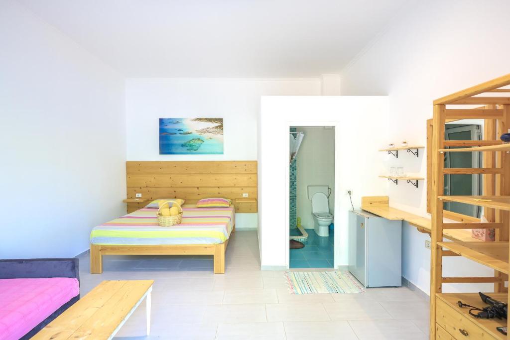 Postel nebo postele na pokoji v ubytování Casablanca Rooms Dhërmi