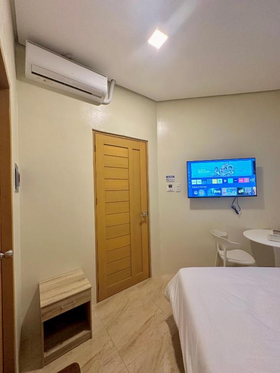 TV a/nebo společenská místnost v ubytování THE VELVET SUITES AND HOTEL
