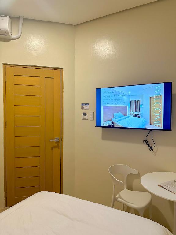 TV a/nebo společenská místnost v ubytování THE VELVET SUITES AND HOTEL