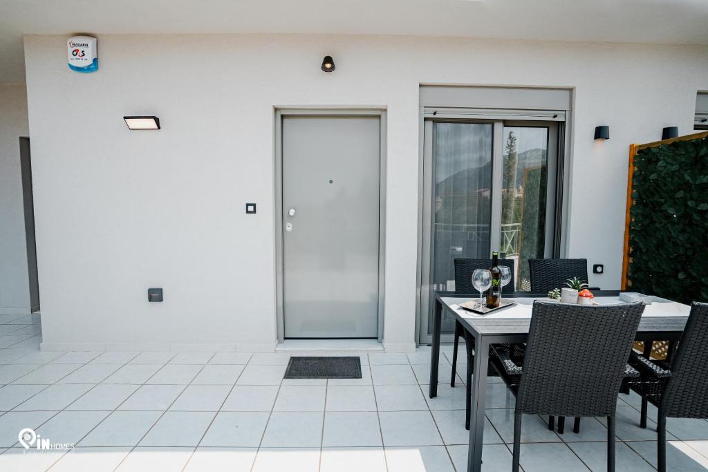 Balkón nebo terasa v ubytování Athena & Phevos Luxury Suite With View In Nea Makri
