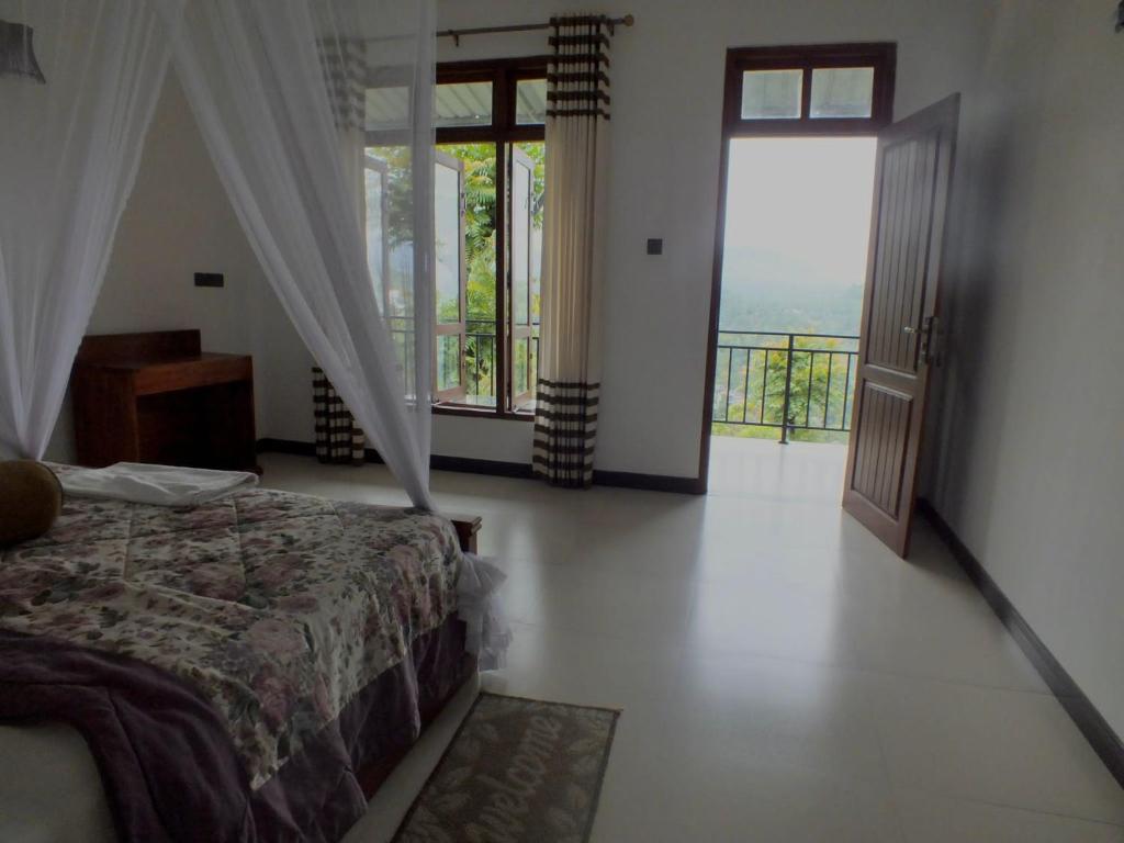 Postel nebo postele na pokoji v ubytování Maple Home Stay