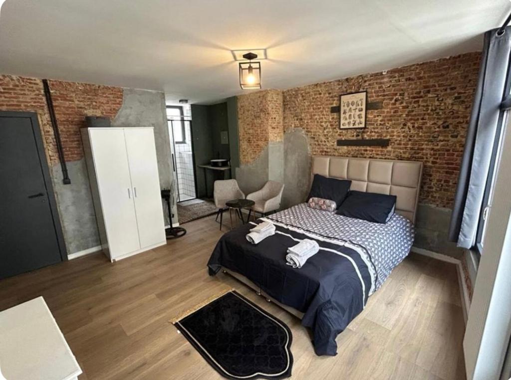 Postel nebo postele na pokoji v ubytování Cosy room in Antwerp City