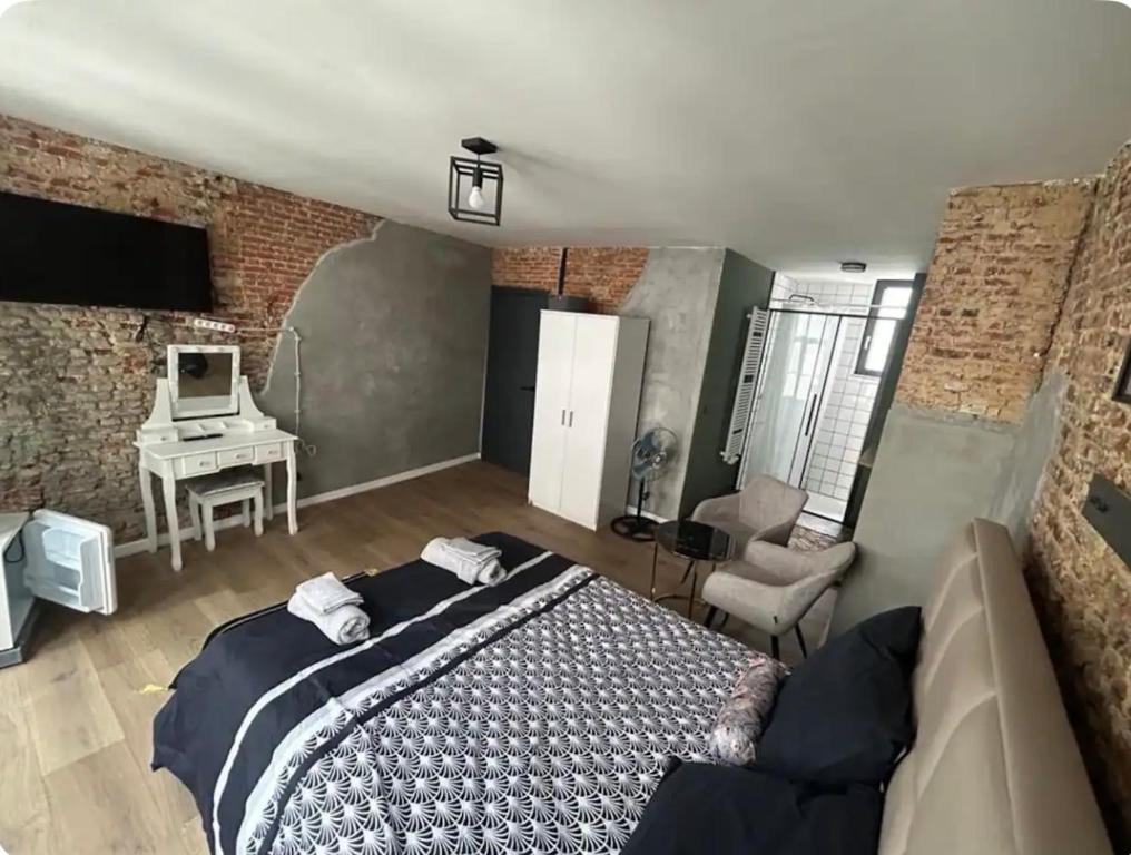 Postel nebo postele na pokoji v ubytování Cosy room in Antwerp City