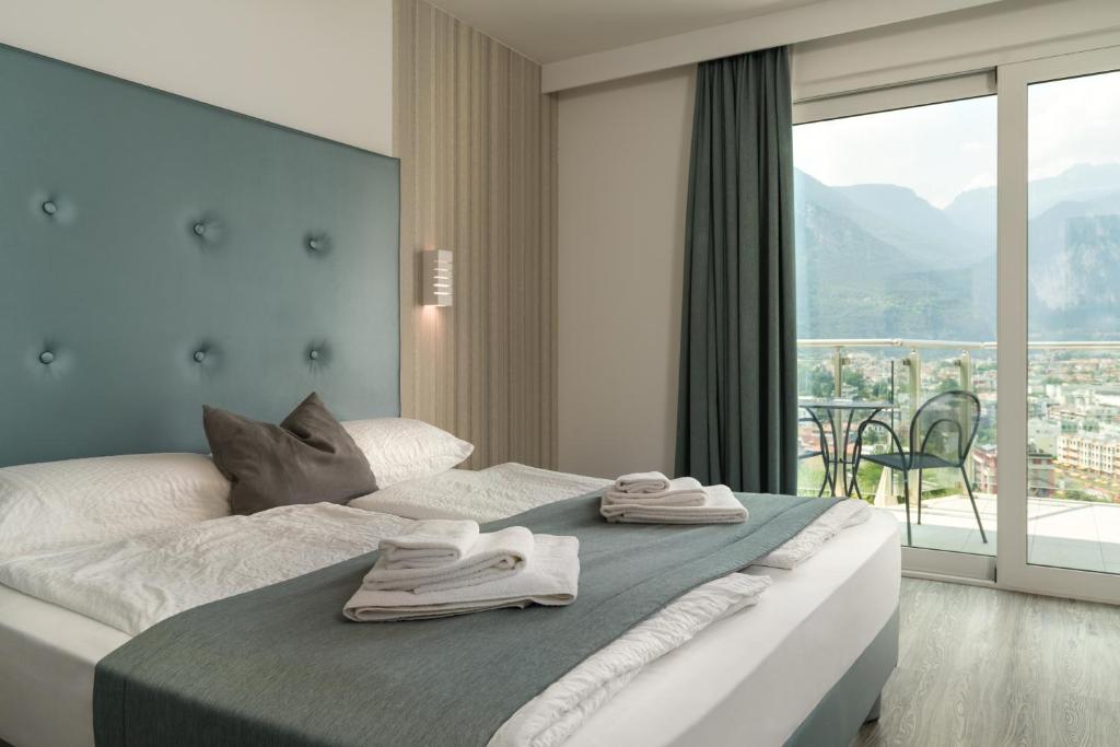 Postel nebo postele na pokoji v ubytování Hotel Benacus Panoramic