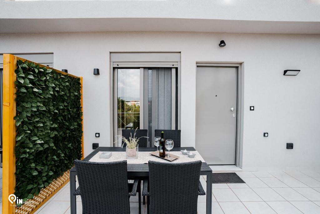 Fotografie z fotogalerie ubytování Phevos & Athena Luxury Suite With View In Nea Makri v destinaci Nea Makri