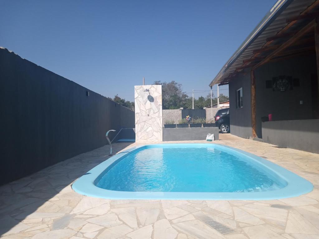 a swimming pool in the middle of a yard at Recanto Eucaliptos in Araçoiaba da Serra