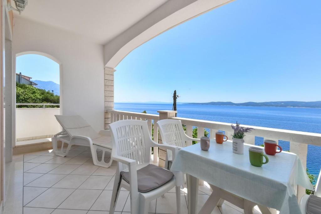 Fotografia z galérie ubytovania Apartment in Pisak with sea view, terrace, air conditioning, Wi-Fi (4871-1) v Pisaku