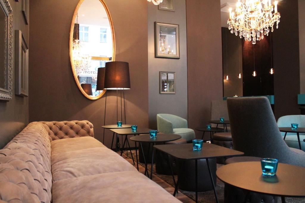 Istumisnurk majutusasutuses Motel One Prague-Florentinum