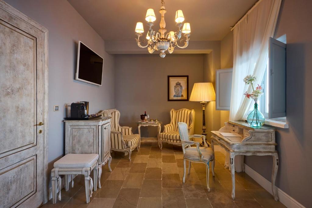 TV a/nebo společenská místnost v ubytování La Locanda Del Carrubo