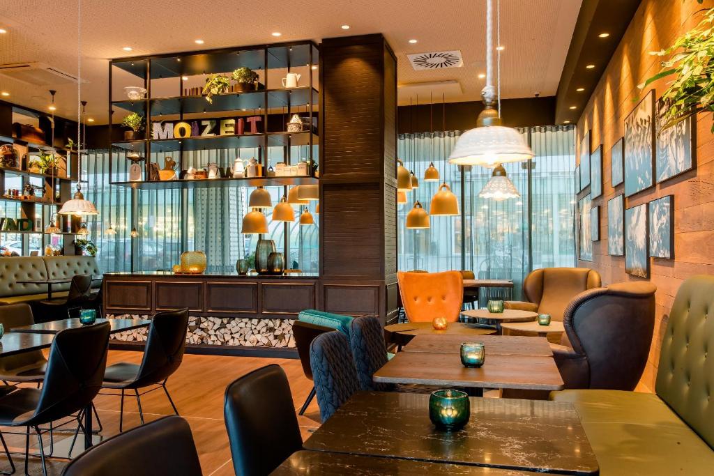 Posezení v ubytování Motel One Salzburg-Süd