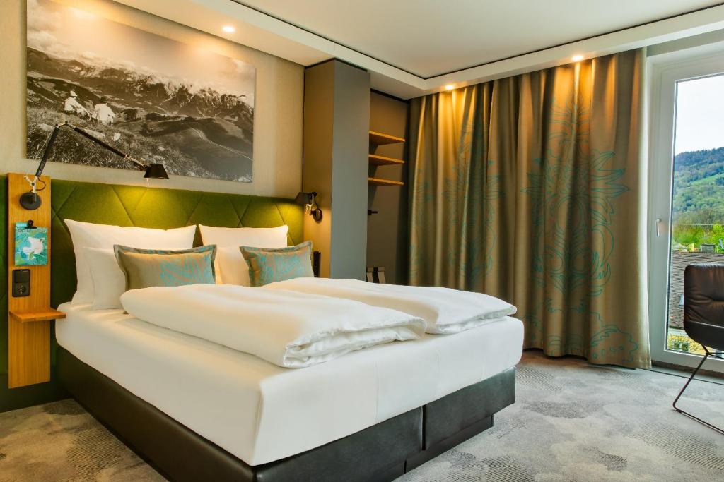 Postel nebo postele na pokoji v ubytování Motel One Salzburg-Süd